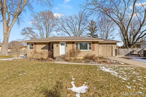 7522 Melody Ln, Jenison, MI 49428