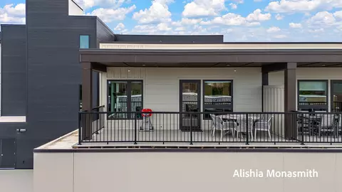 300 Washington Ave #1, Grand Haven, MI 49417