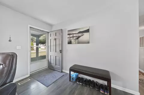 Entry Way - 3457 Cambridge Ave, Jackson, MI 49203 photo 1 of 1