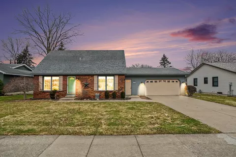 1017 Princeton Ct, Holland, MI 49423