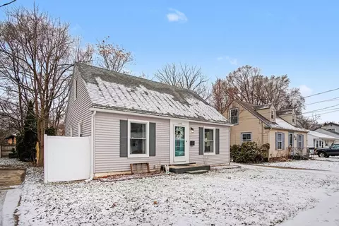 1253 Emerald Ave NE, Grand Rapids, MI 49505