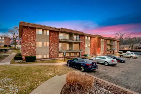 734 W Kilgore Rd #101, Kalamazoo, MI 49008