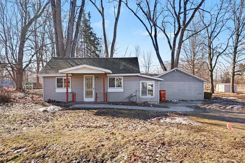 9558 Belding Rd NE, Rockford, MI 49341
