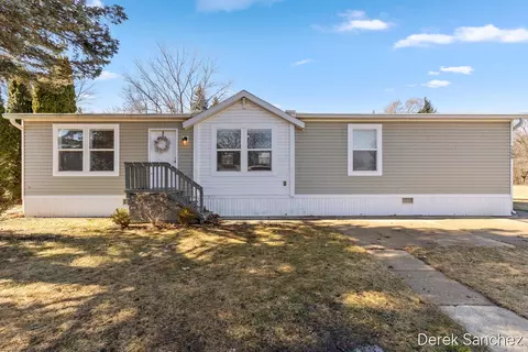 7296 W Maize Dr NE, Belmont, MI 49306