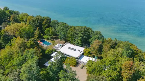 1600 Rocky Gap Rd, Benton Harbor, MI 49022