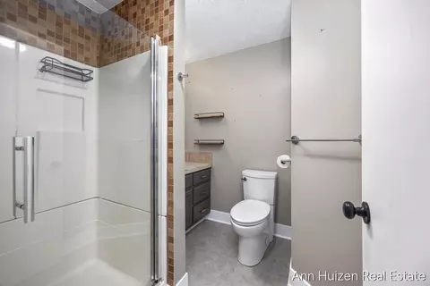 Bath - 1829 Sunset Dr, Dorr, MI 49323 photo 3 of 4