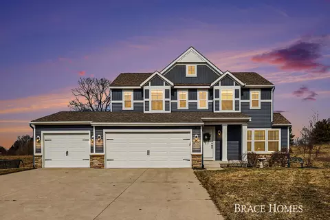 2929 E Morgan Trl, Rockford, MI 49341