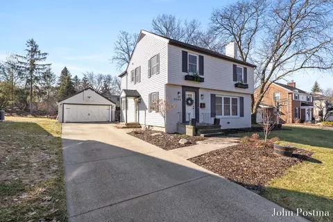 2544 Maplewood Dr SE, Grand Rapids, MI 49506