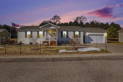 707 Peach Ln, Fremont, MI 49412
