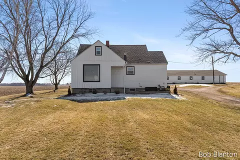 5262 138th Ave, Holland, MI 49423