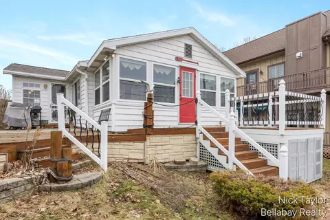 8198 Morrison Lake Gdns, Saranac, MI 48881