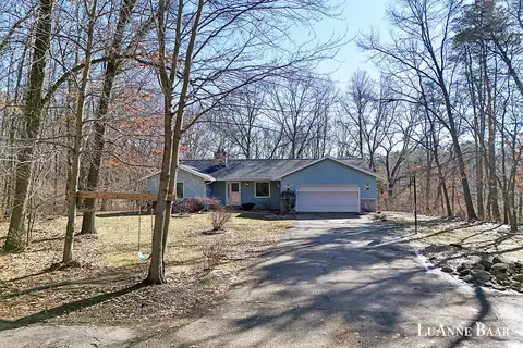 8050 Oakview Ridge Dr NE, Rockford, MI 49341