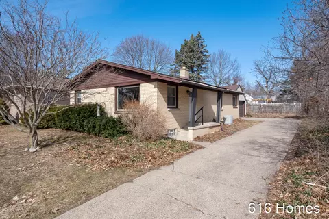 937 Lamberton St NE, Grand Rapids, MI 49505