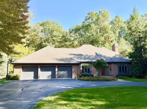 3830 Harbor Point Dr, Norton Shores, MI 49441