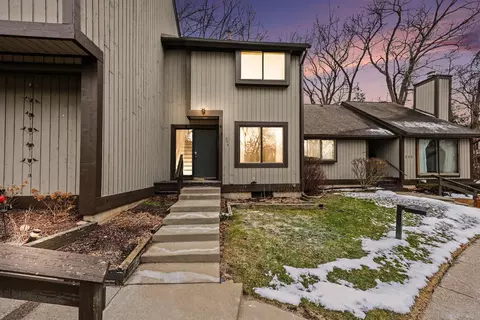 502 Stoneywood Dr, Brighton, MI 48116