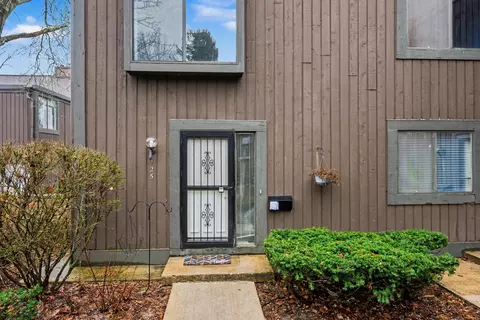125 Balmoral Ct, Kalamazoo, MI 49006