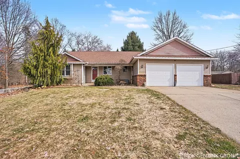 6260 Pine Crest Dr, Zeeland, MI 49464