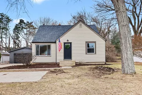 6672 Cascade Rd SE, Grand Rapids, MI 49546