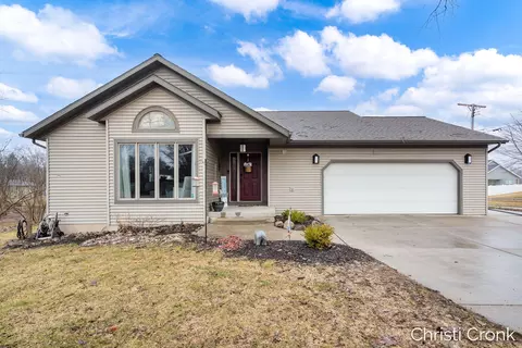 271 E Beech St NE, Cedar Springs, MI 49319