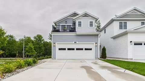 7230 Atwater Dr, Norton Shores, MI 49456