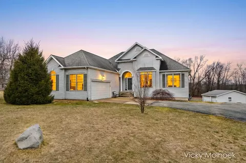 4142 Hickory Hill Ln, Hastings, MI 49058