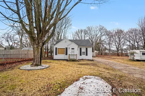 2280 Norman Ave, Norton Shores, MI 49441