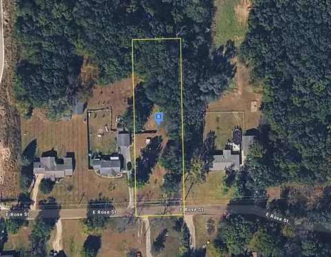927 E Rose St, Holly, MI 48442