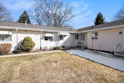 5822 Leisure S Dr SE, Grand Rapids, MI 49548