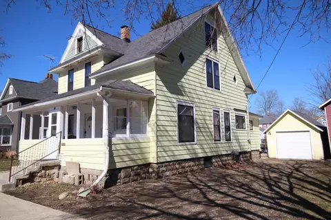114 W Park St, Vicksburg, MI 49097