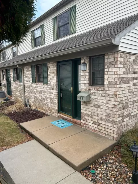 3851 Greenleaf Cir, Kalamazoo, MI 49008