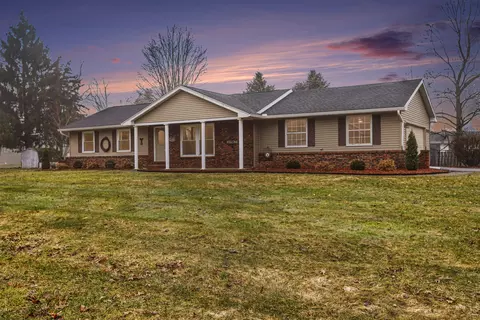 56846 Feather Ct, Three Rivers, MI 49093