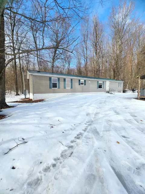 2332 W Houghton Lake Rd #B, Lake City, MI 49651
