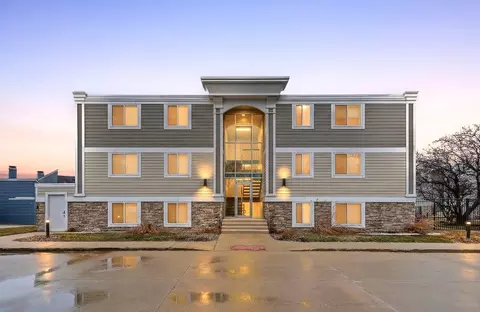 223 N Shore Dr #308, South Haven, MI 49090