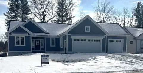 4716 Hidden Ridge Dr, Hudsonville, MI 49426