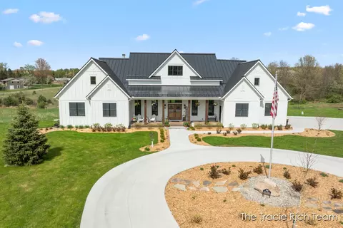7442 Tiffany Ave NE, Rockford, MI 49341