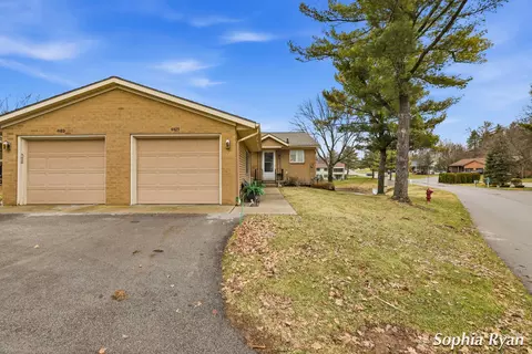4425 N Valley Dr NE, Grand Rapids, MI 49525