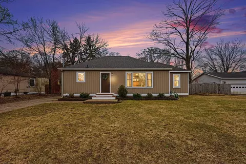 1053 E Byron Rd, Norton Shores, MI 49441