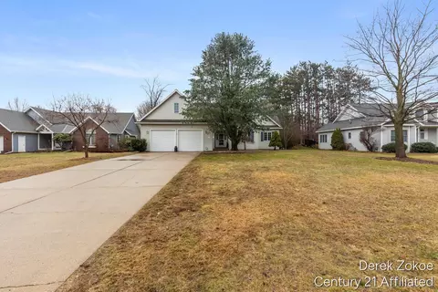 1816 Tiffany Shores Ct, Holland, MI 49424
