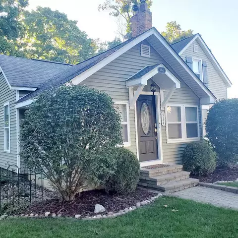 524 Hickory St, Milford, MI 48381