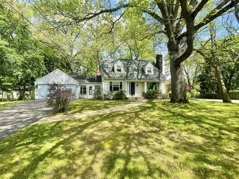 3419 Old Colony Rd, Kalamazoo, MI 49008