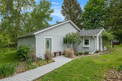 8808 E Pierce Rd, Hesperia, MI 49421