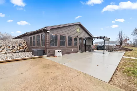 3250 W Hastings Lake Rd, Jonesville, MI 49250