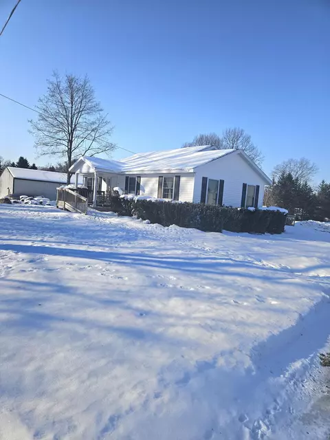 9531 Pine Island Dr NE, Sparta, MI 49345 photo 2