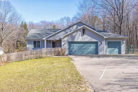 319 S Union St, Douglas, MI 49406