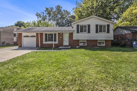 8650 Cedar Ct, Ypsilanti, MI 48198
