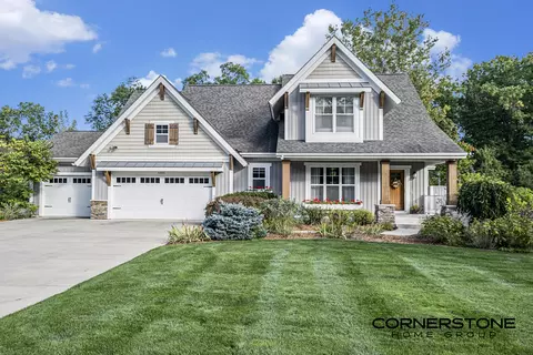 4304 Oak River Ct NE, Grand Rapids, MI 49525