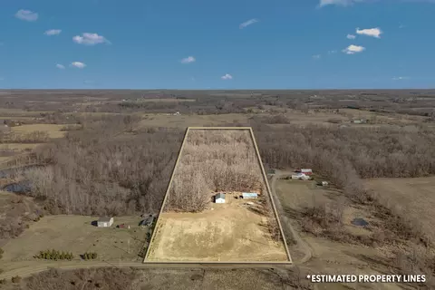 2704 Woods View Dr, Hillsdale, MI 49242