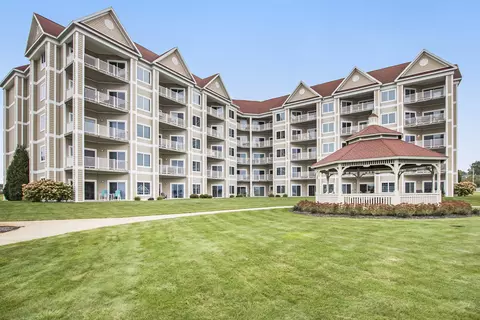 224 Lakeside Dr, Ludington, MI 49431