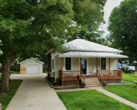 412 N Pearl St, Vicksburg, MI 49097