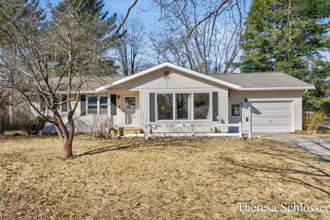 704 Cherry Ave, Big Rapids, MI 49307